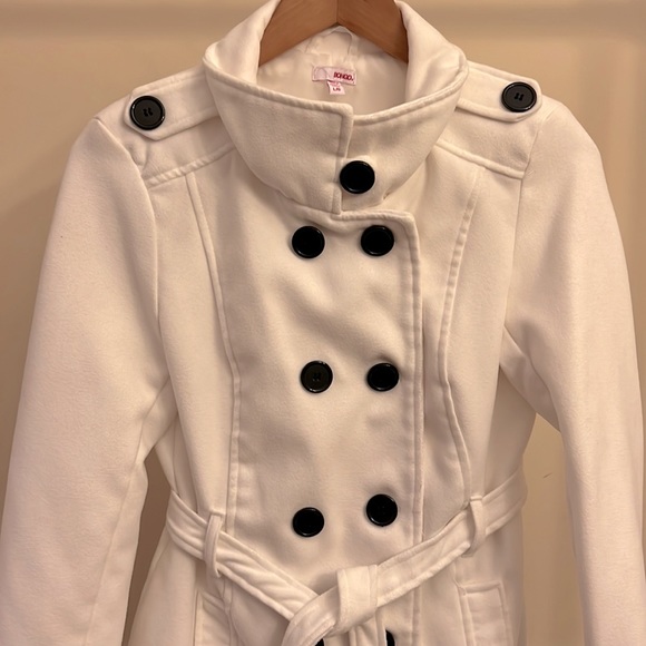 🌟ADORABLE!🌟 Bongo, Girl’s Juniors Large, White coat with black buttons. - Picture 2 of 5